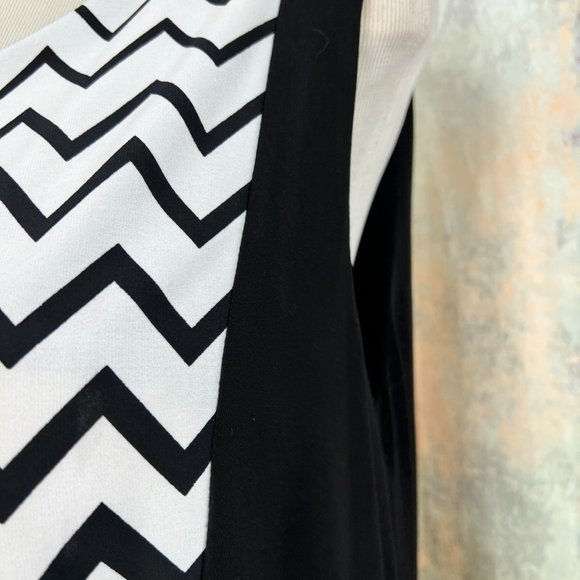 📌Emma & Michele Zigzag Design Slim Looking Silhouette Sleeveless Dress - Picture 4 of 11